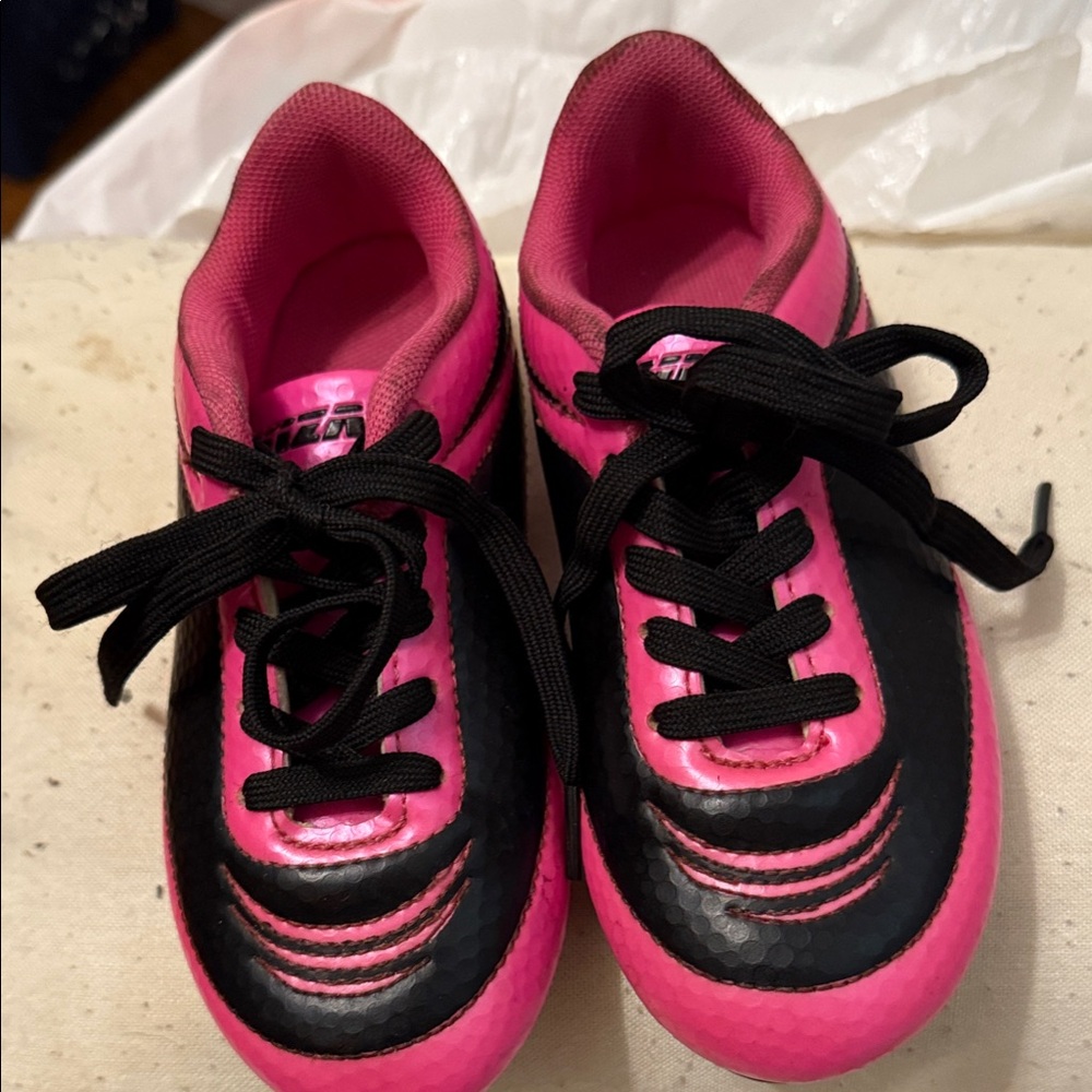 Pink and Black Athletic Shoes Girls Soccer Sport size 10.5 by Vizari